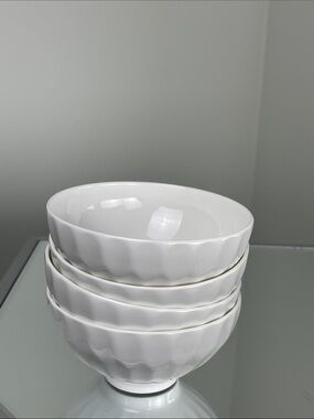 Homegoods Elegant Set of 4 White Bone China Scalloped 4 3/4 “Bowls